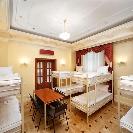 Hostel Suputnyk Lviv Exterior photo